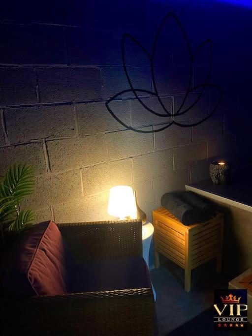 Vip Lounge Appartement Avec Jacuzzi Et Jardin Andenne Buitenkant foto